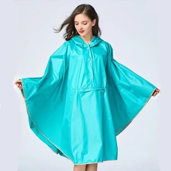 poncho pluie bleu clair